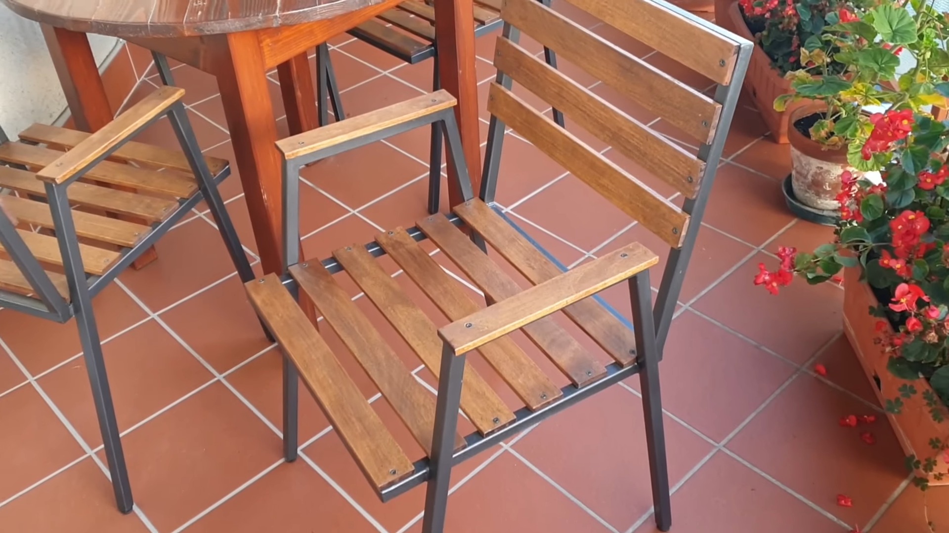 Traditional Outdoor Chairs